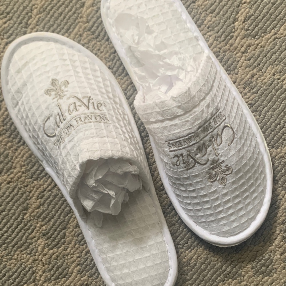 UGG White Textured Slippers